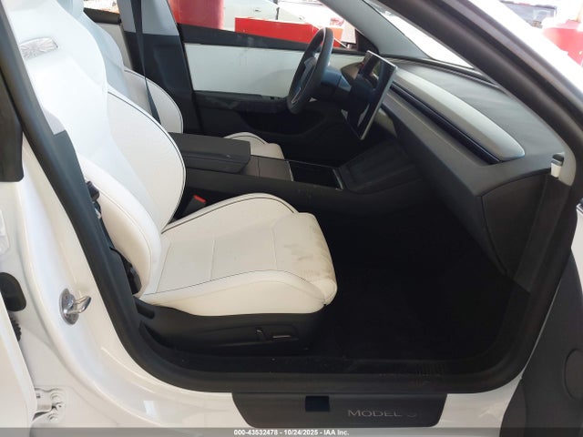 2025 TESLA MODEL 3 5YJ3E1ET6SF938788 Photo 4