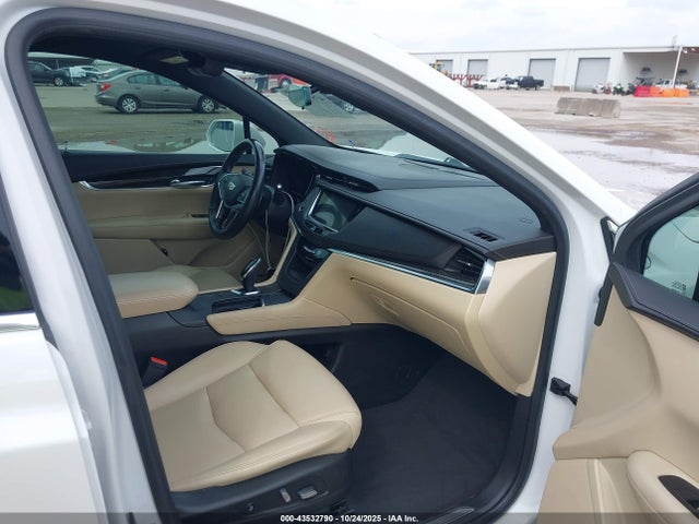 2017 CADILLAC XT5 1GYKNARS1HZ318425 Photo 4