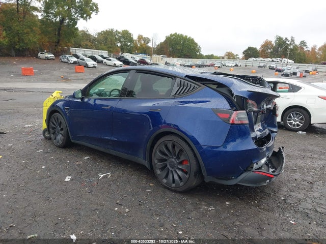 2024 TESLA MODEL Y 7SAYGDEF9RA274802 Photo 2