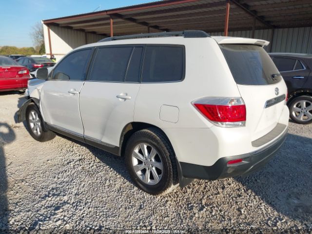 2013 TOYOTA HIGHLANDER 5TDBK3EH5DS225827 Photo 2