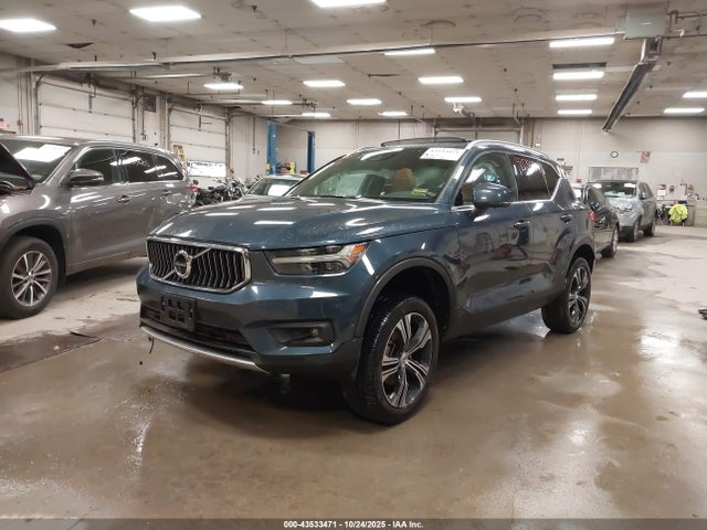 2022 VOLVO XC40 YV4162UL2N2642246 Photo 1