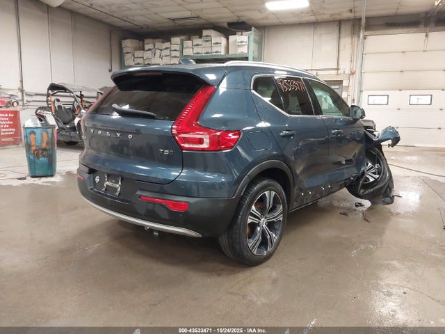 2022 VOLVO XC40 YV4162UL2N2642246 Photo 3