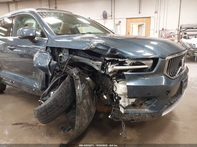 2022 VOLVO XC40 YV4162UL2N2642246 Photo 5