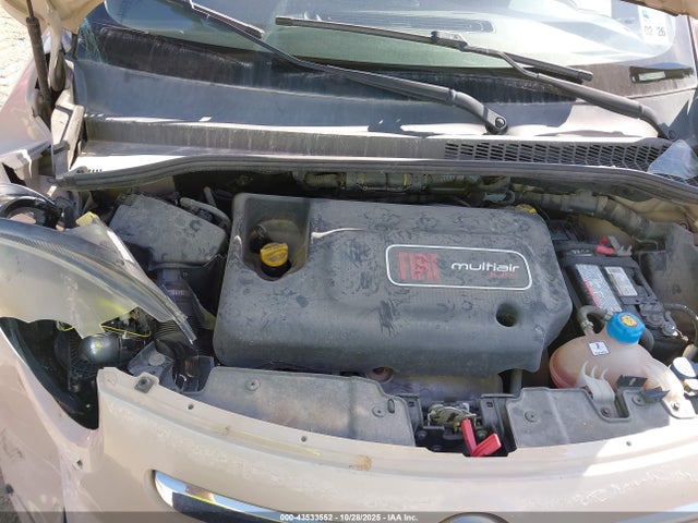 2015 FIAT 500L ZFBCFADH8FZ031800 Photo 9