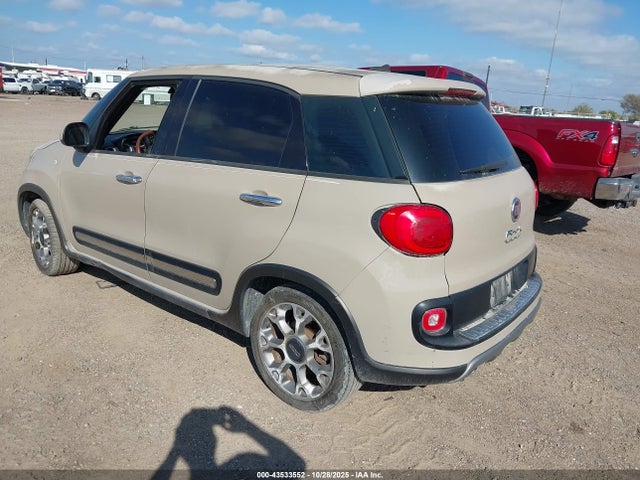 2015 FIAT 500L ZFBCFADH8FZ031800 Photo 2