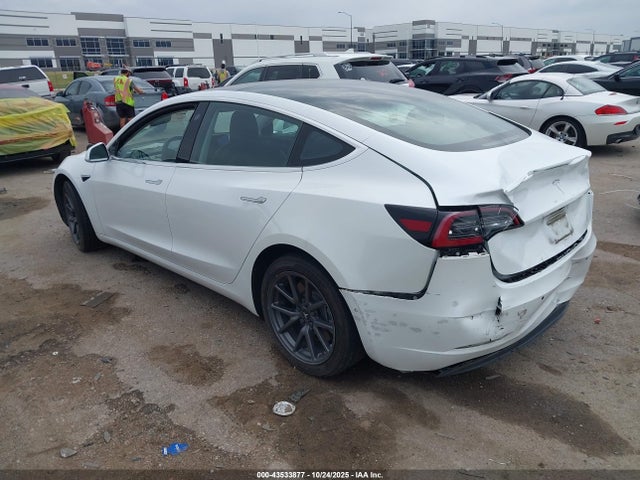 2018 TESLA MODEL 3 5YJ3E1EA1JF059700 Photo 2
