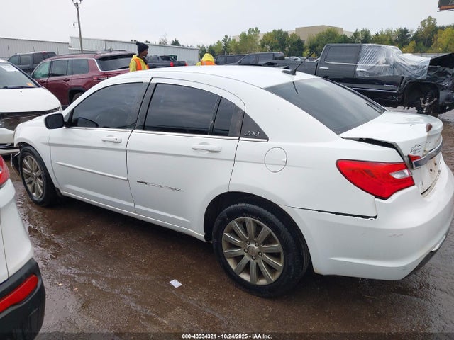 43534321 :رقم المزاد ، 1C3CCBBB4CN201104 vin ، 2012 Chrysler 200 Touring مزاد بيع
