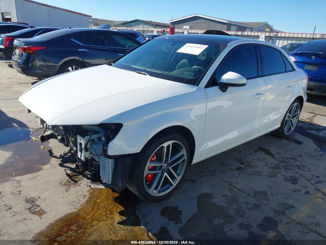 2018 AUDI A3 WAUAUGFF5J1087285 Photo 1