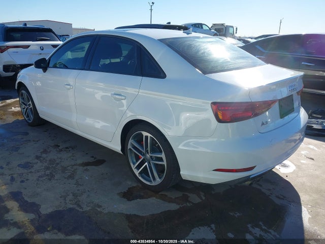 2018 AUDI A3 WAUAUGFF5J1087285 Photo 2