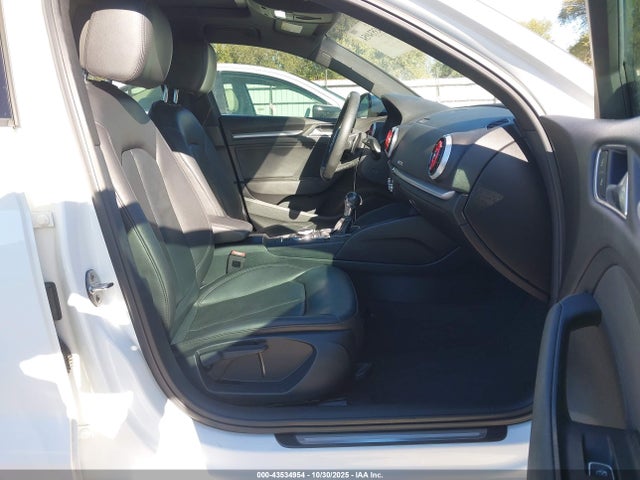2018 AUDI A3 WAUAUGFF5J1087285 Photo 4