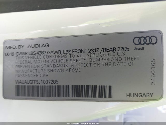 2018 AUDI A3 WAUAUGFF5J1087285 Photo 8