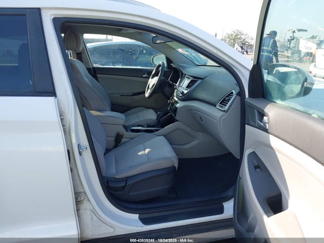 KM8J33A21HU330355 Hyundai Tucson Sport