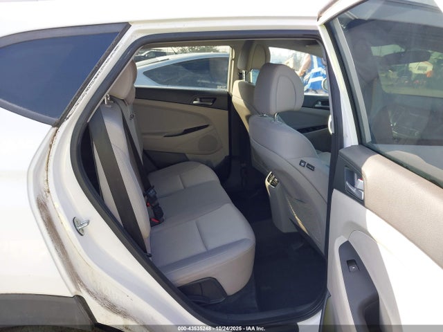 KM8J33A21HU330355 Hyundai Tucson Sport