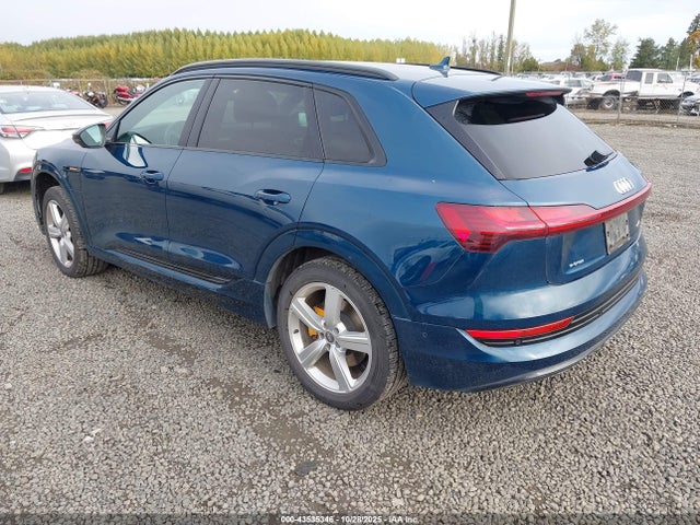 2022 AUDI E-TRON WA1LAAGE2NB009158 Photo 2