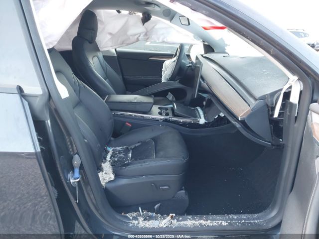 2025 TESLA MODEL Y 7SAYGDEEXSF224278 Photo 4