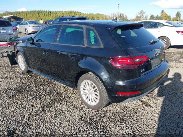 2016 AUDI A3 E-TRON WAUVPBFF0GA138826 Photo 2