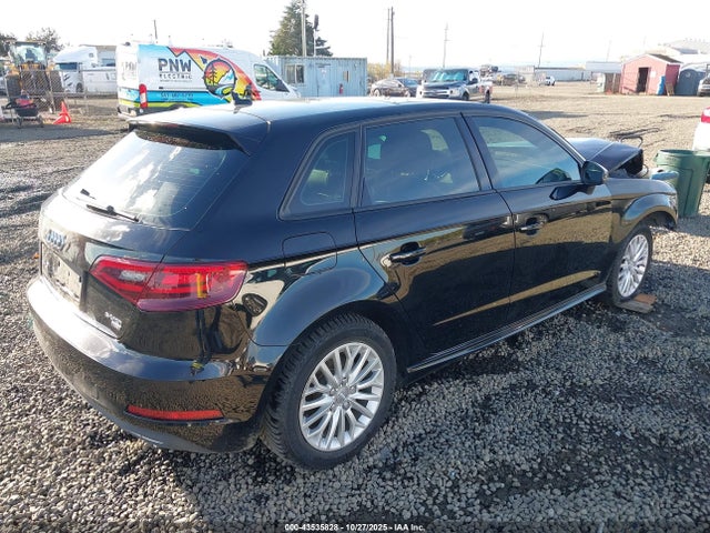 2016 AUDI A3 E-TRON WAUVPBFF0GA138826 Photo 3