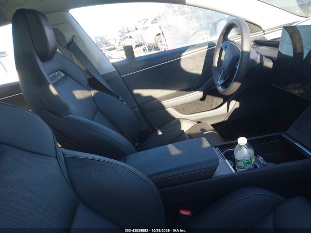 2025 TESLA MODEL 3 5YJ3E1ET7SF062961 Photo 4