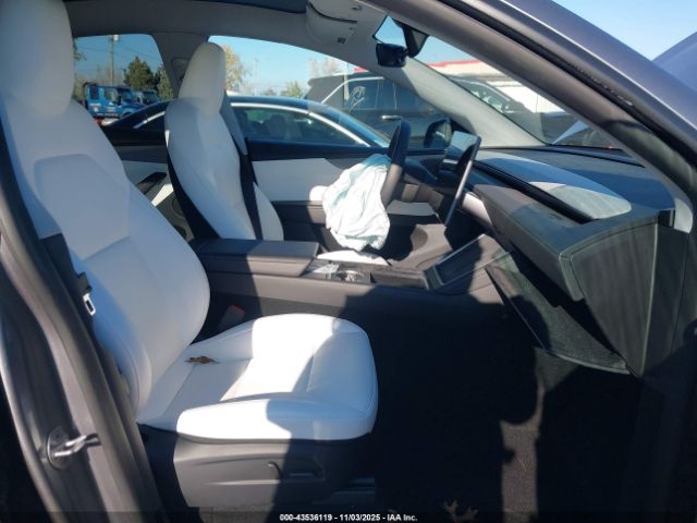 2026 TESLA MODEL Y 7SAYGDEEXTF322678 Photo 4