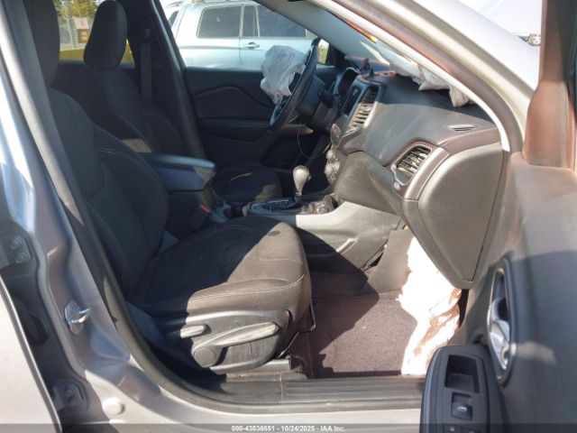 2019 JEEP CHEROKEE 1C4PJLCB8KD246574 Photo 4