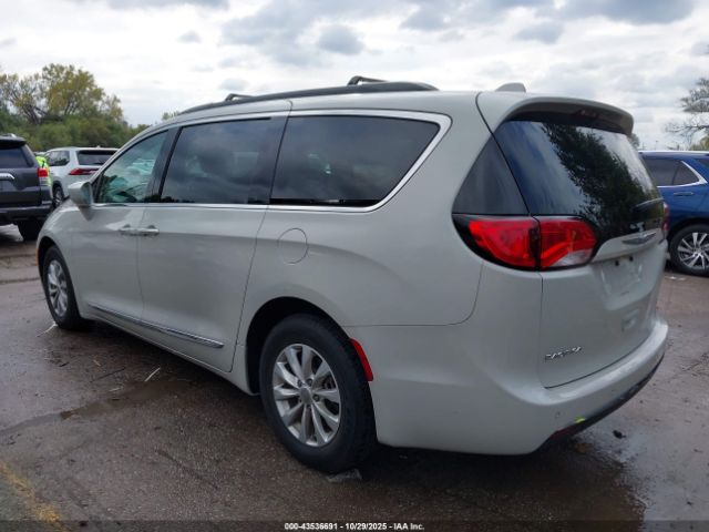 2017 CHRYSLER PACIFICA 2C4RC1BG2HR675929 Photo 2
