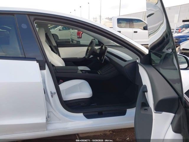 2025 TESLA MODEL 3 5YJ3E1EA5SF039855 Photo 4