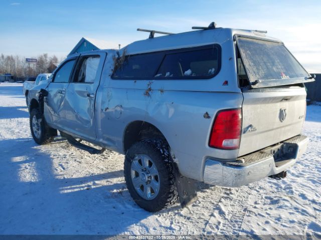 2016 RAM 2500 3C6UR5DL5GG261324 Photo 2