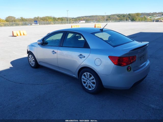 2013 KIA FORTE KNAFT4A28D5699876 Photo 2