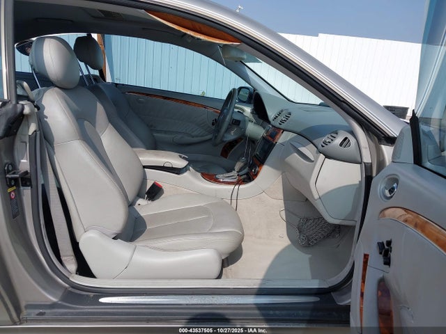 2005 MERCEDES-BENZ CLK 500 WDBTJ75J75F138268 Photo 4