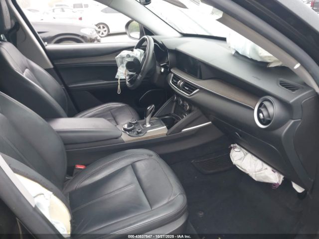 2018 ALFA ROMEO STELVIO ZASFAKBN0J7B72184 Photo 4