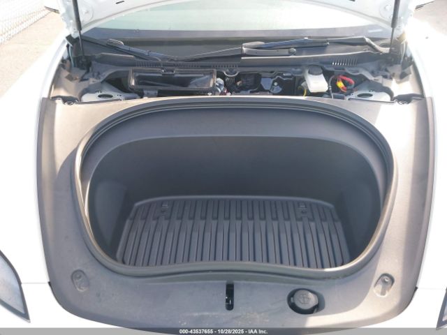 2025 TESLA MODEL 3 5YJ3E1EA2SF933926 Photo 9