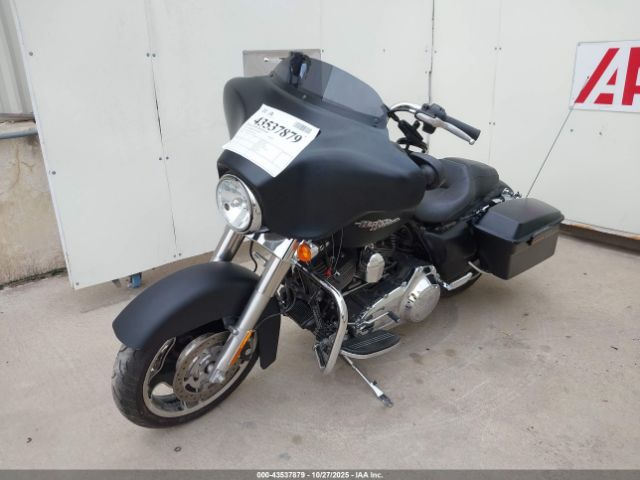 2011 HARLEY-DAVIDSON FLHX 1HD1KB413BB672458 Photo 1