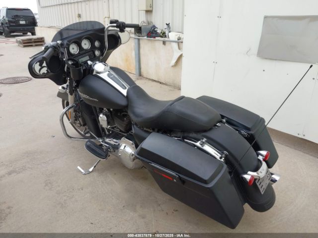2011 HARLEY-DAVIDSON FLHX 1HD1KB413BB672458 Photo 2