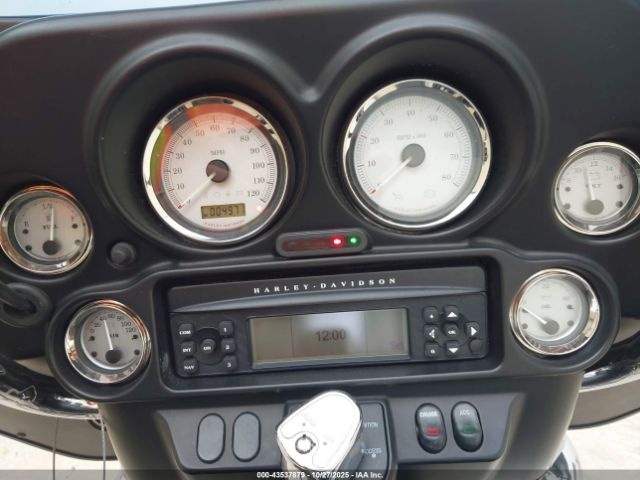 2011 HARLEY-DAVIDSON FLHX 1HD1KB413BB672458 Photo 6