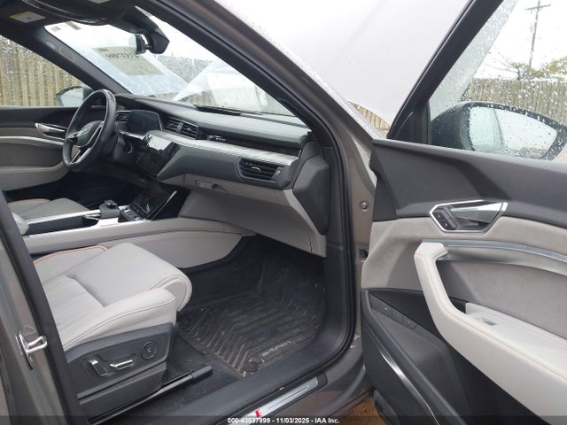 2023 AUDI E-TRON WA1VABGE5PB024531 Photo 4