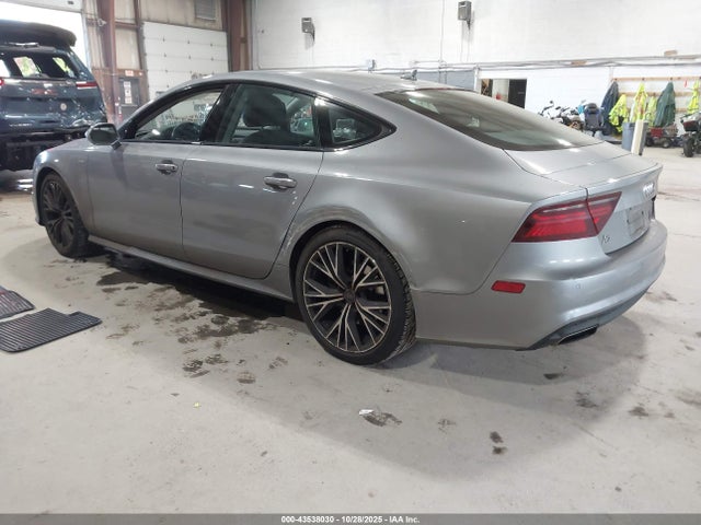 2016 AUDI A7 WAUWGAFC0GN101322 Photo 2