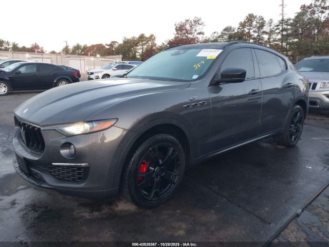 2022 MASERATI LEVANTE ZN661XUA7NX402310 Photo 1