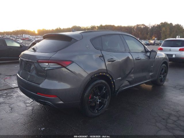 2022 MASERATI LEVANTE ZN661XUA7NX402310 Photo 3