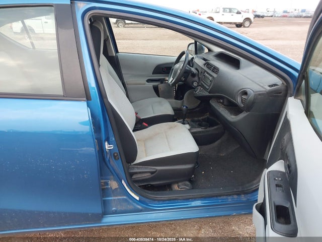JTDKDTB39E1083614 Toyota Prius C One