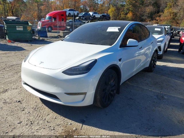2024 TESLA MODEL Y 7SAYGDEF2RA253838 Photo 1