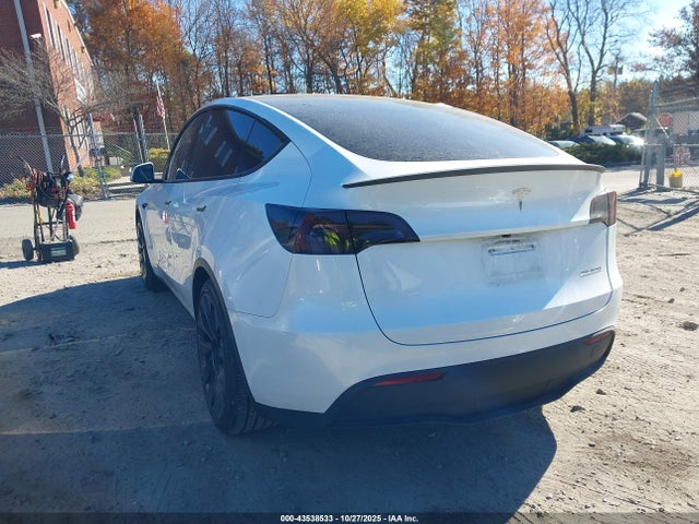 2024 TESLA MODEL Y 7SAYGDEF2RA253838 Photo 2