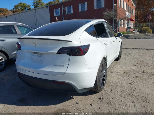 2024 TESLA MODEL Y 7SAYGDEF2RA253838 Photo 3