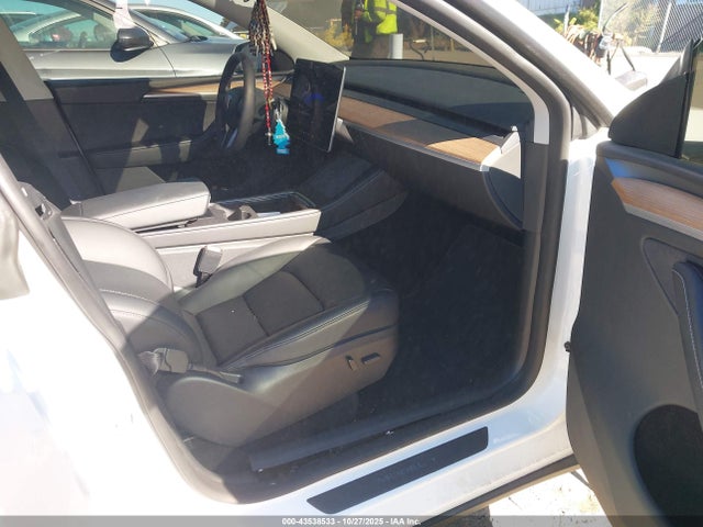 2024 TESLA MODEL Y 7SAYGDEF2RA253838 Photo 4