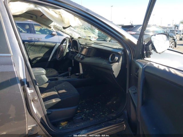 2017 TOYOTA RAV4 JTMBFREV1HJ702026 Photo 4