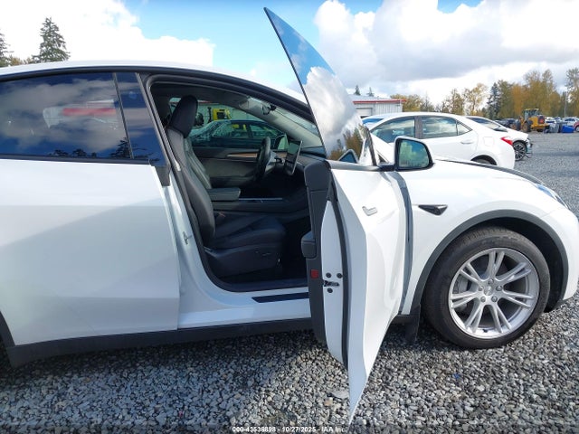 2023 TESLA MODEL Y 7SAYGAEE7PF812158 Photo 4