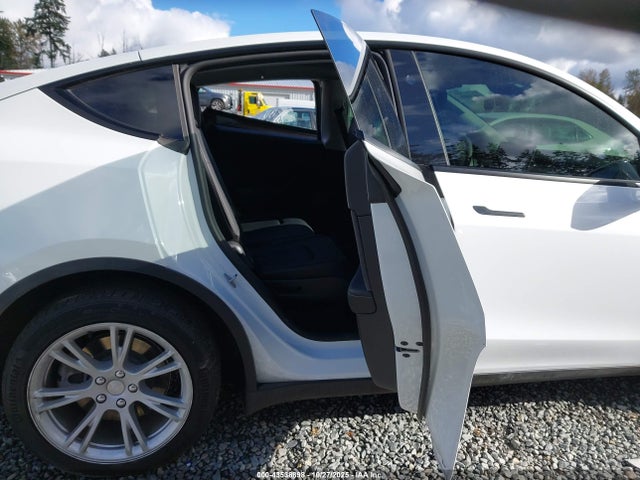 2023 TESLA MODEL Y 7SAYGAEE7PF812158 Photo 7