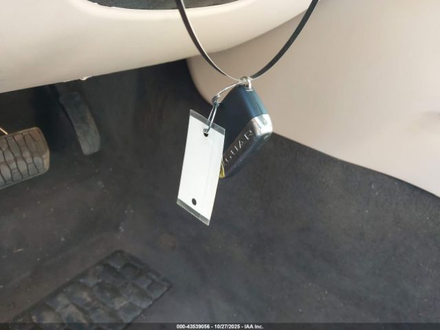 2017 JAGUAR XF SAJBD4BN2HCY32366 Photo 10