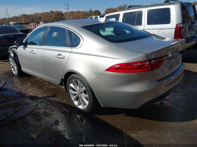 2017 JAGUAR XF SAJBD4BN2HCY32366 Photo 2