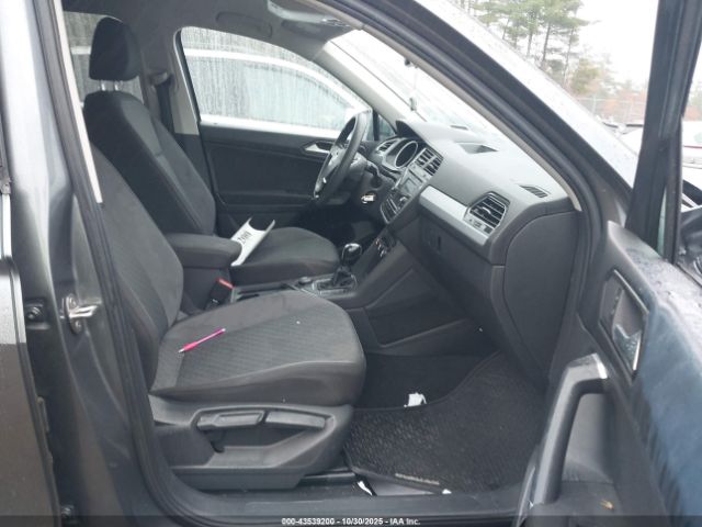 2018 VOLKSWAGEN TIGUAN 3VV0B7AX6JM120836 Photo 4