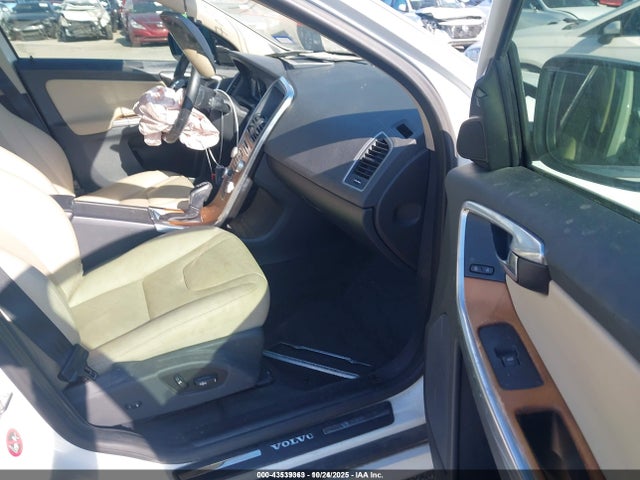 2017 VOLVO XC60 YV440MDU1H2196016 Photo 4